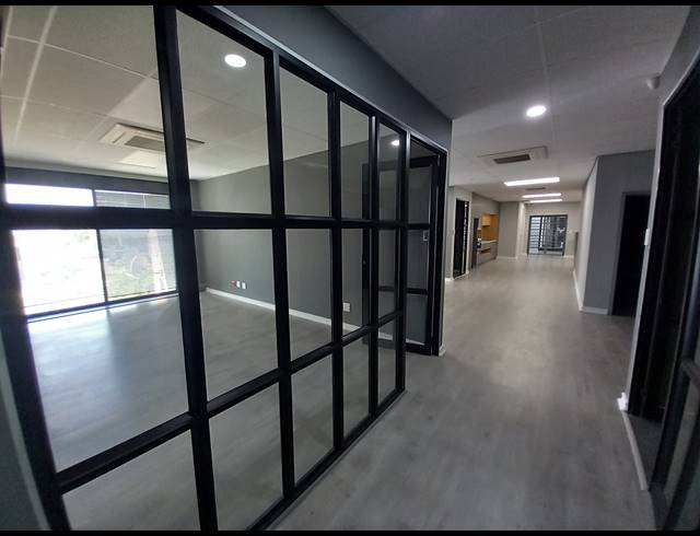 419M² OFFICE TO LET IN BRYANSTON